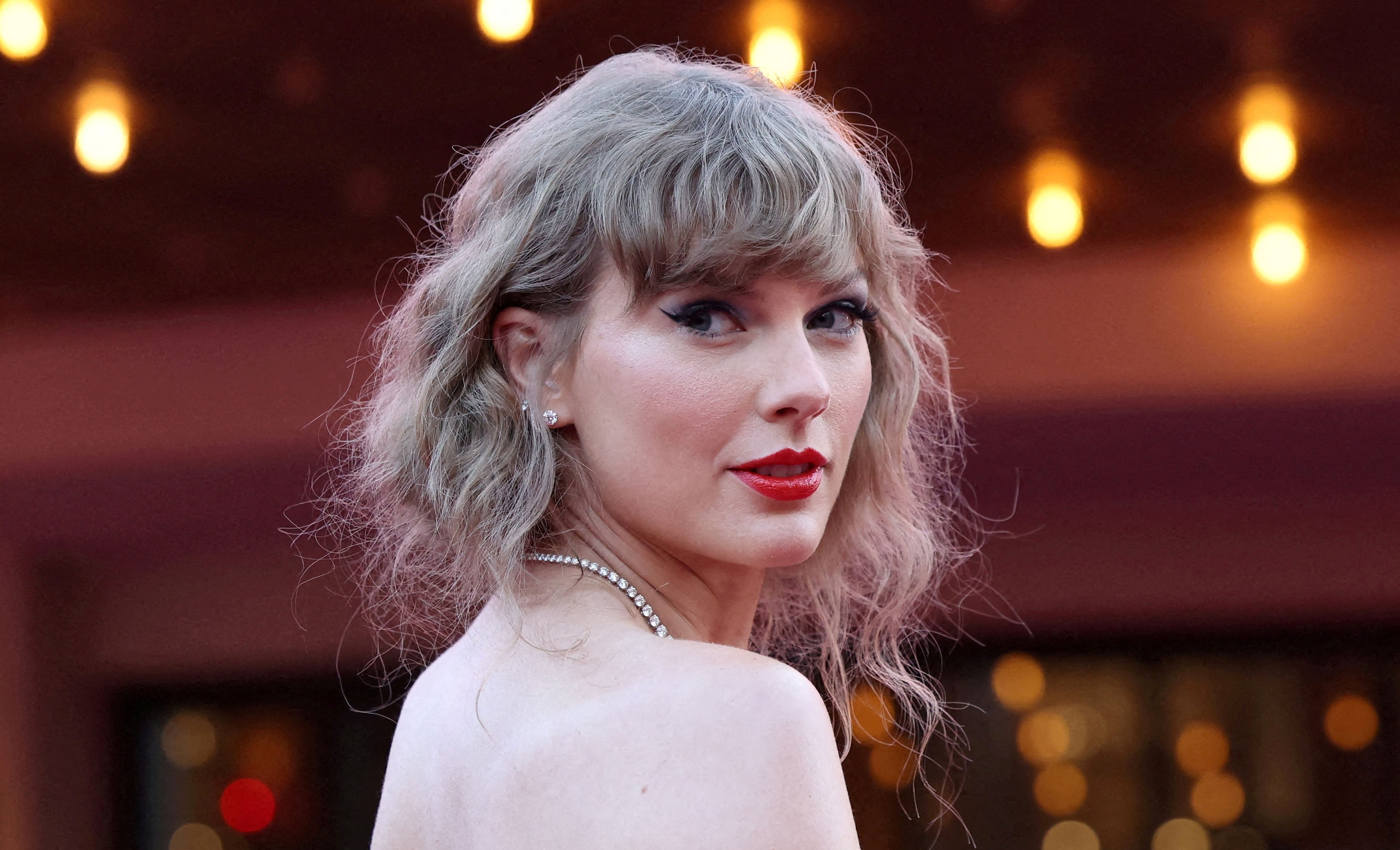 Best Believe She’s Still Bejeweled: Taylor Swift Surpasses Rihanna As ...